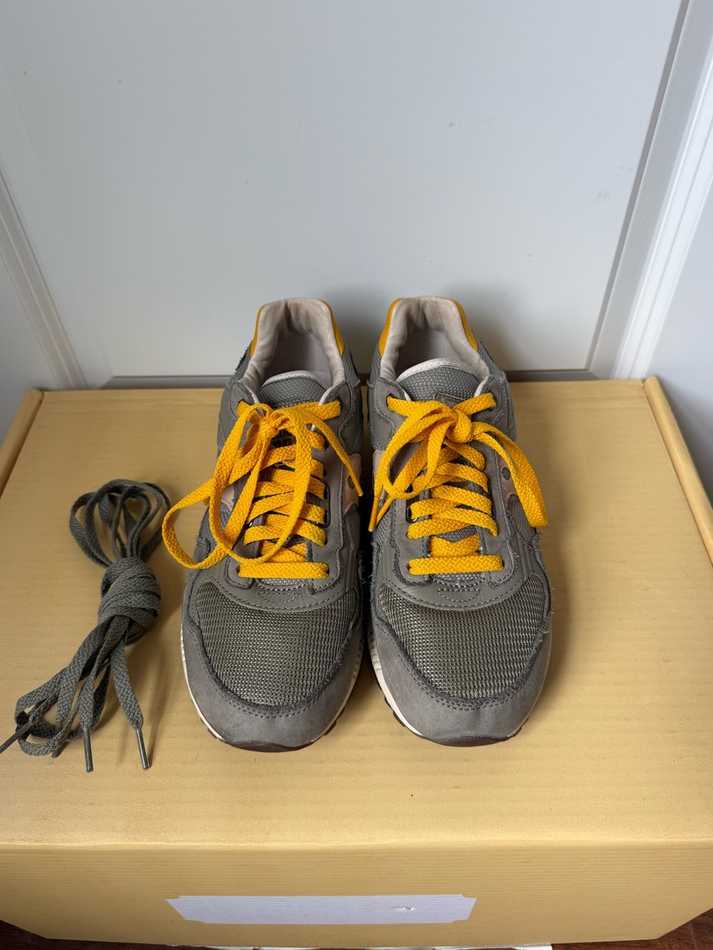 Saucony Shadow 5000 sneaker | 'Grey Curry' | Size 7.5 men’s (9 women’s) - Picture 2 of 6